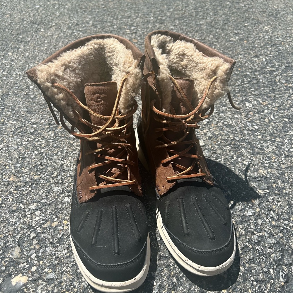 UGG Black and Tan Men's Roskoe Boots - Picture 8 of 10